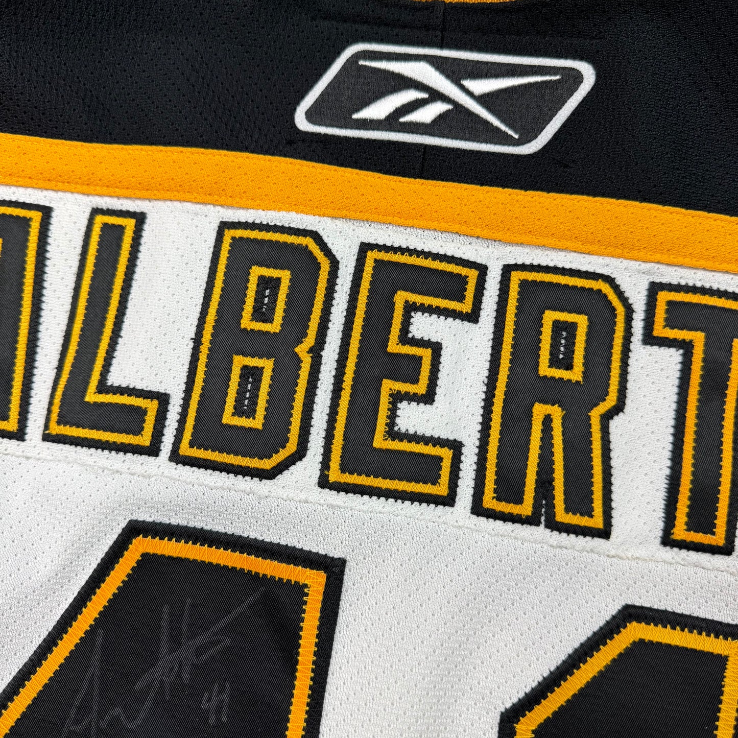 Andrew Alberts Boston Bruins Vintage Authentic Signed Reebok NHL Jersey Size 48￼